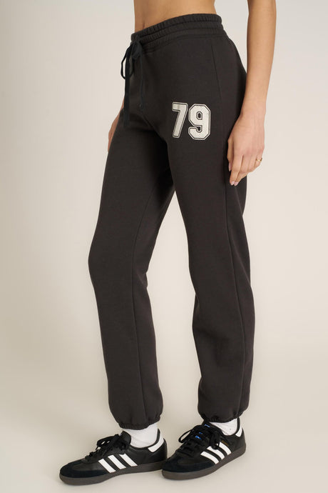 79 Jogger GRAPHICS Project Social T 