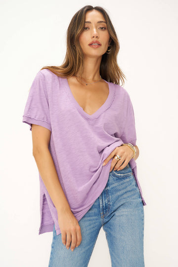 Knock Out V Neck Tee in Blooming Lilac