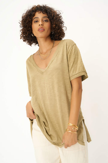 Knock Out V Neck Tee in Tumbleweed