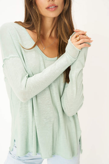Mae Textured Relaxed V-Neck Long Sleeve in Endless Sky