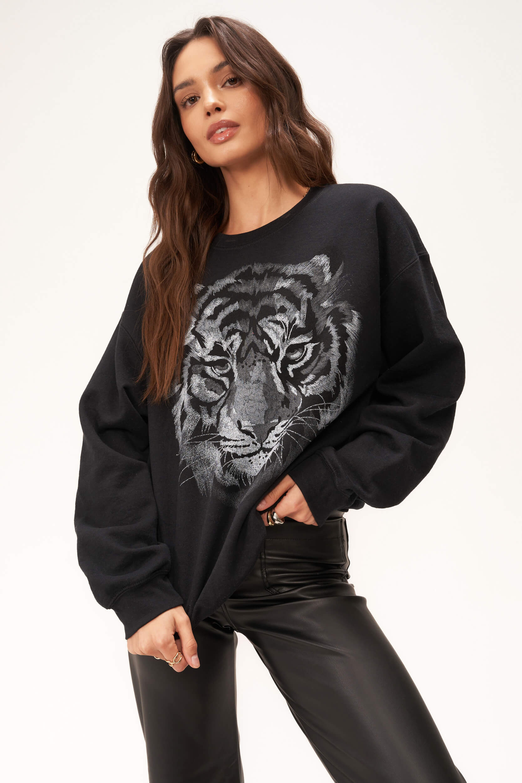 Tiger Oversized Sweatshirt - Black SOCIAL – T PROJECT