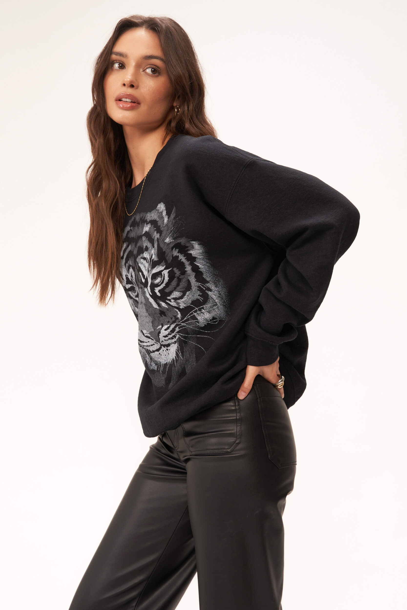 Tiger Oversized Sweatshirt - Black T PROJECT SOCIAL –